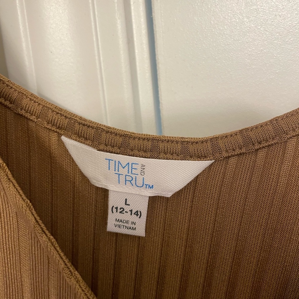 Time and Tru Lg. Tan puff sleeve bodysuit EUC - Picture 2 of 3